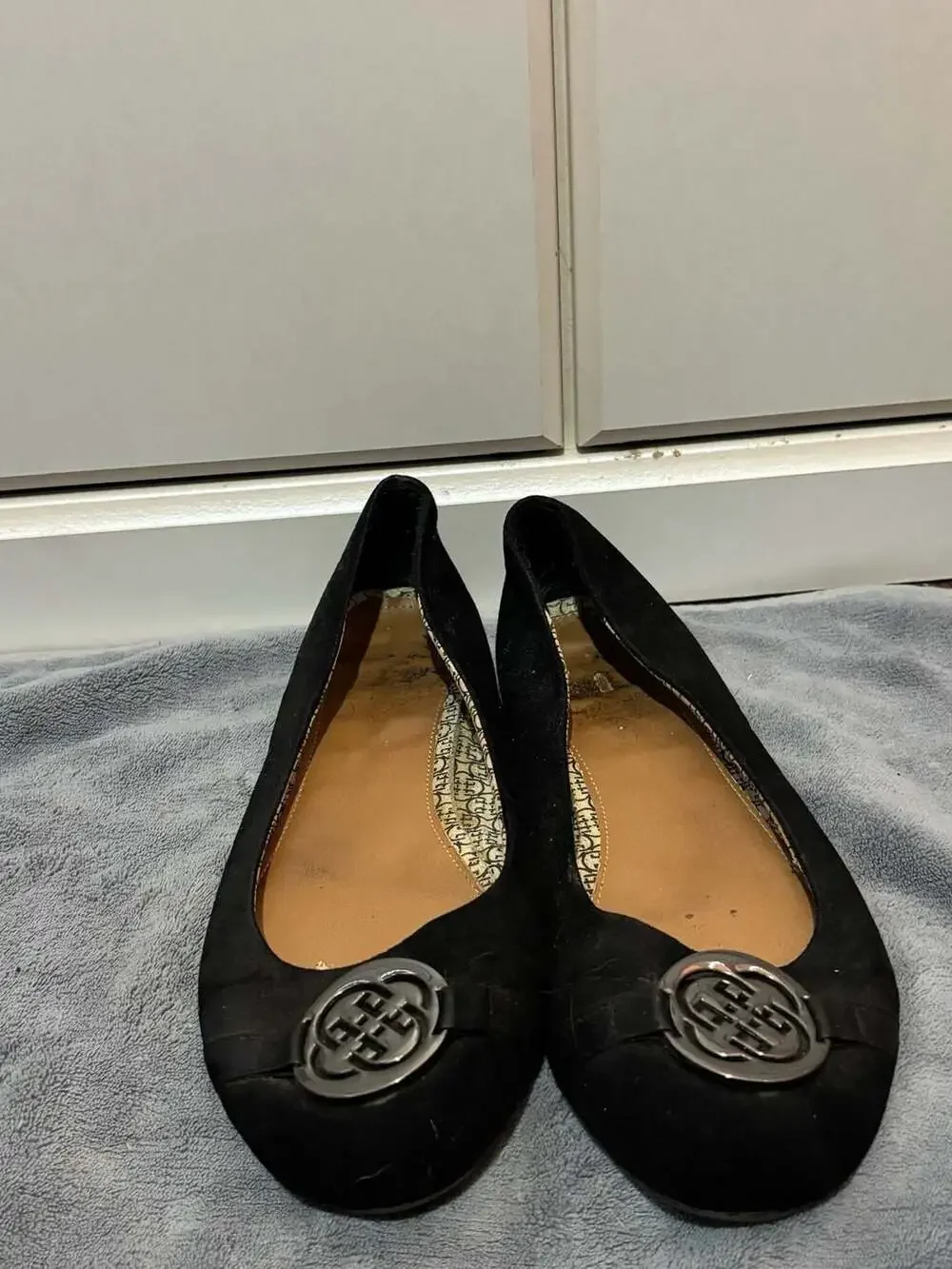 Daisy Fuentes Black Faux Suede Ballet Flats with Silver Logo Medallion 11